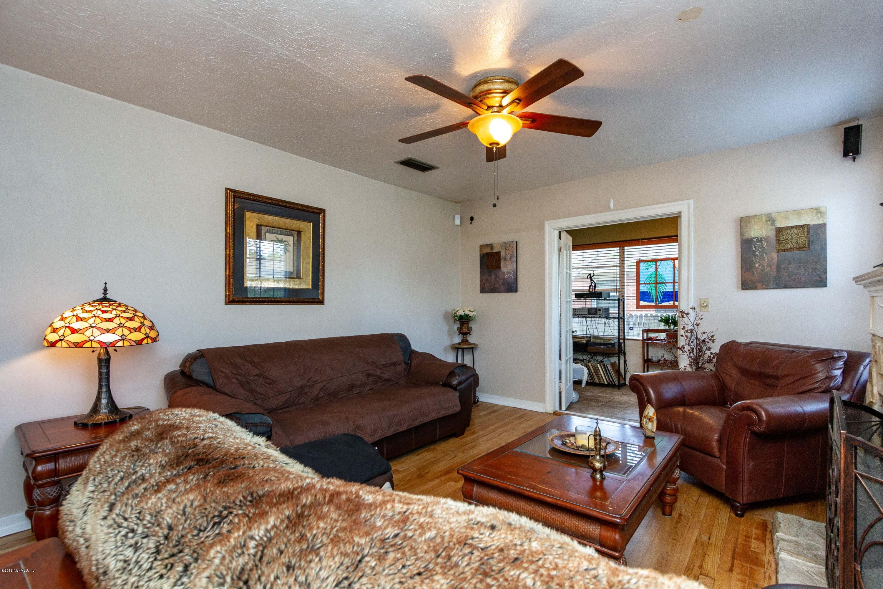 2150 Traymore Road Jacksonville, FL 32207 - Photo 8 of 39 Have a seat!
