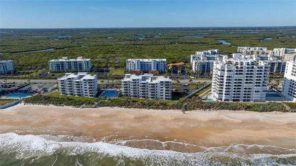a view of ocean with city view