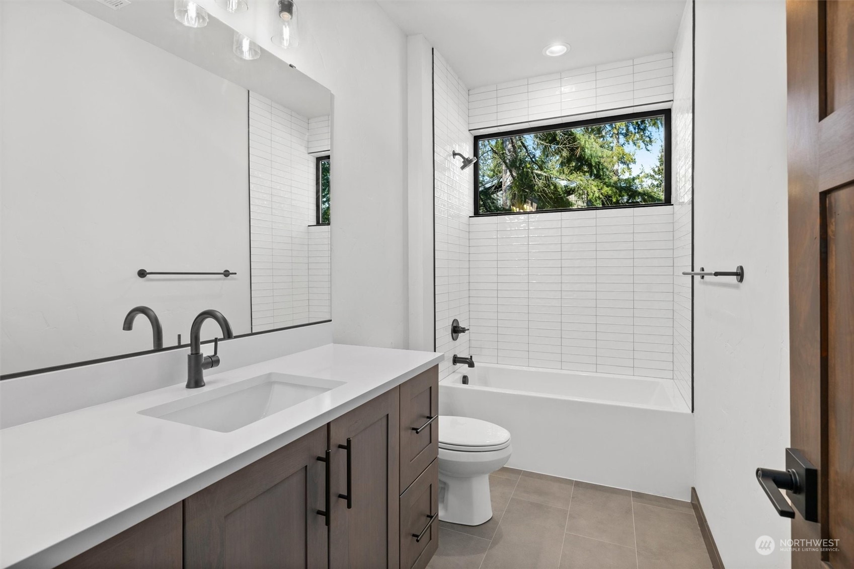 1810 Larkspur Loop Cle Elum, WA 98922 - Photo 26 of 35 a bathroom with a sink toilet and shower