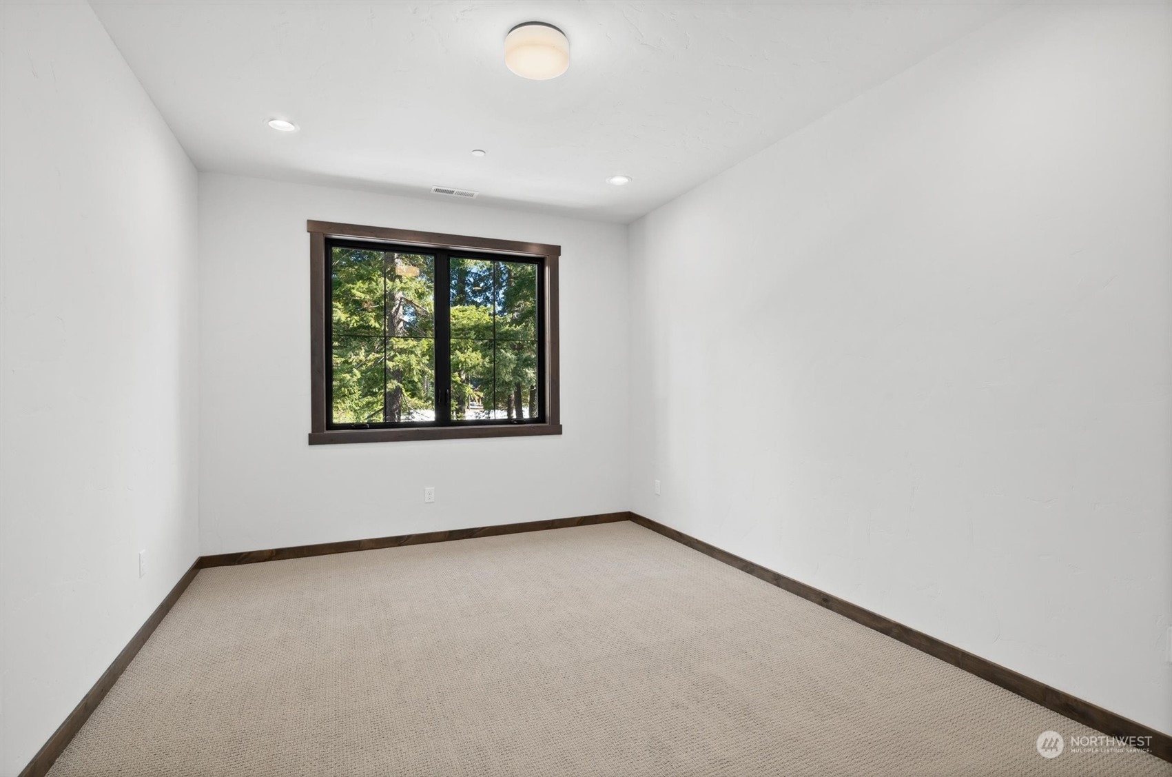 1810 Larkspur Loop Cle Elum, WA 98922 - Photo 27 of 35 an empty room with windows