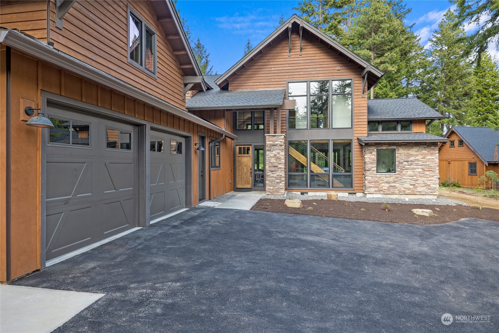 1810 Larkspur Loop Cle Elum, WA 98922 - Photo 3 of 35 front view of a house with a porch
