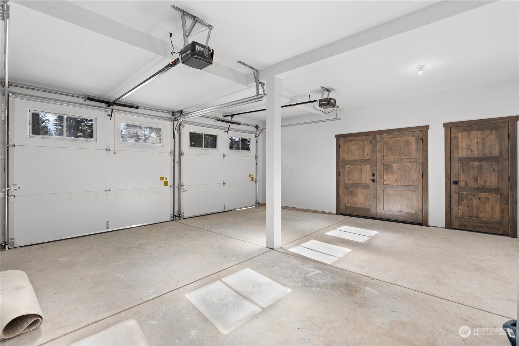 1810 Larkspur Loop Cle Elum, WA 98922 - Photo 31 of 35 a view of a garage