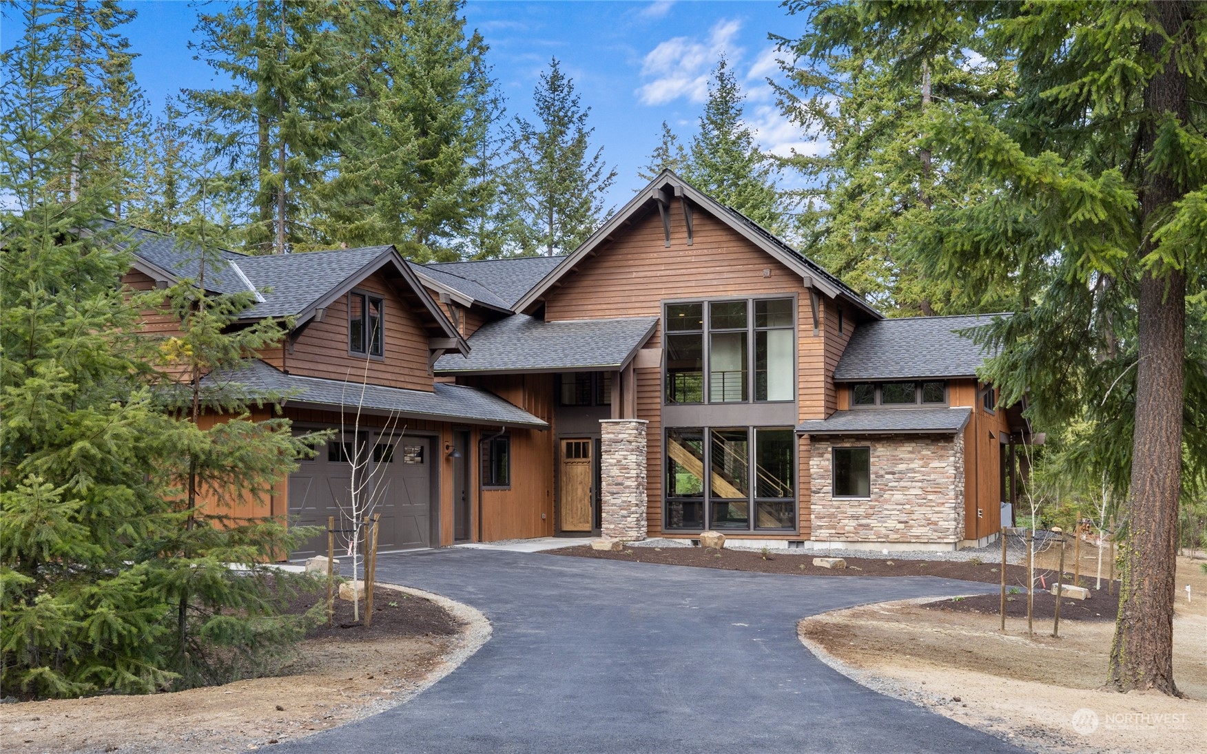 1810 Larkspur Loop Cle Elum, WA 98922 - Photo 34 of 35 front view of a house with a yard