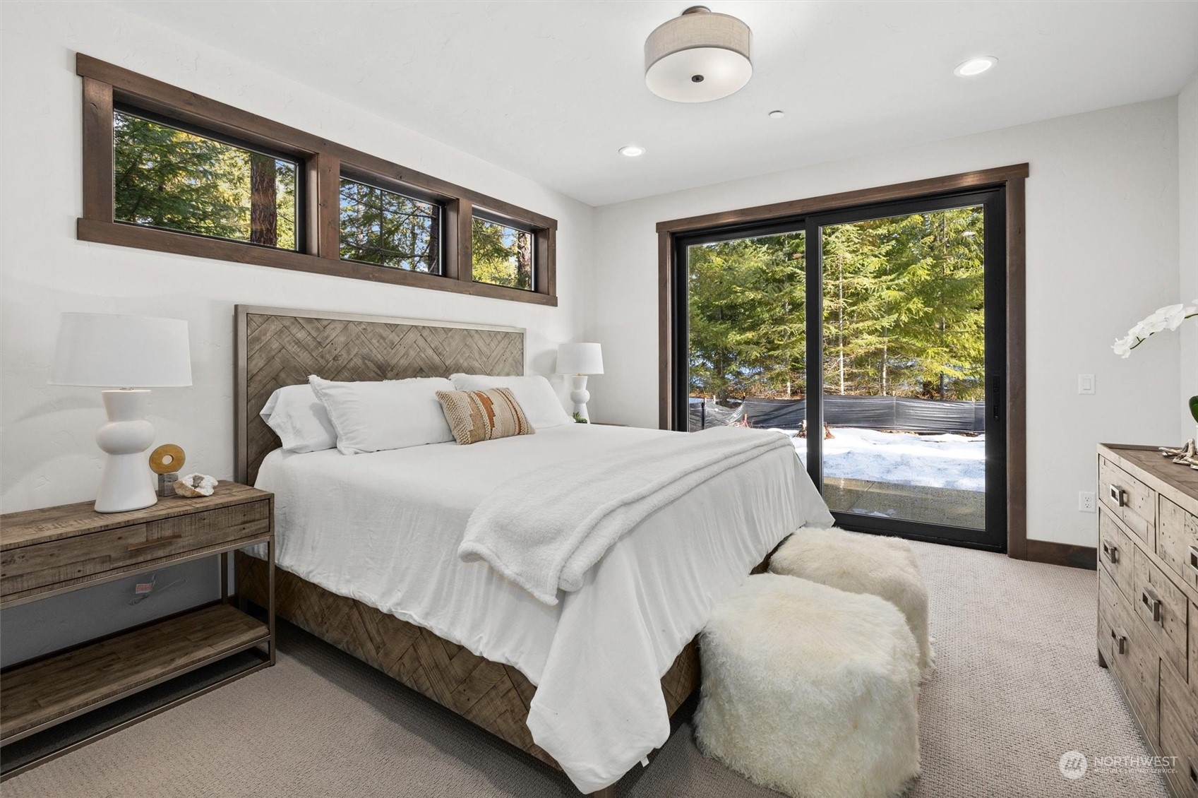 1810 Larkspur Loop Cle Elum, WA 98922 - Photo 10 of 35 a bedroom with a large bed and a large window