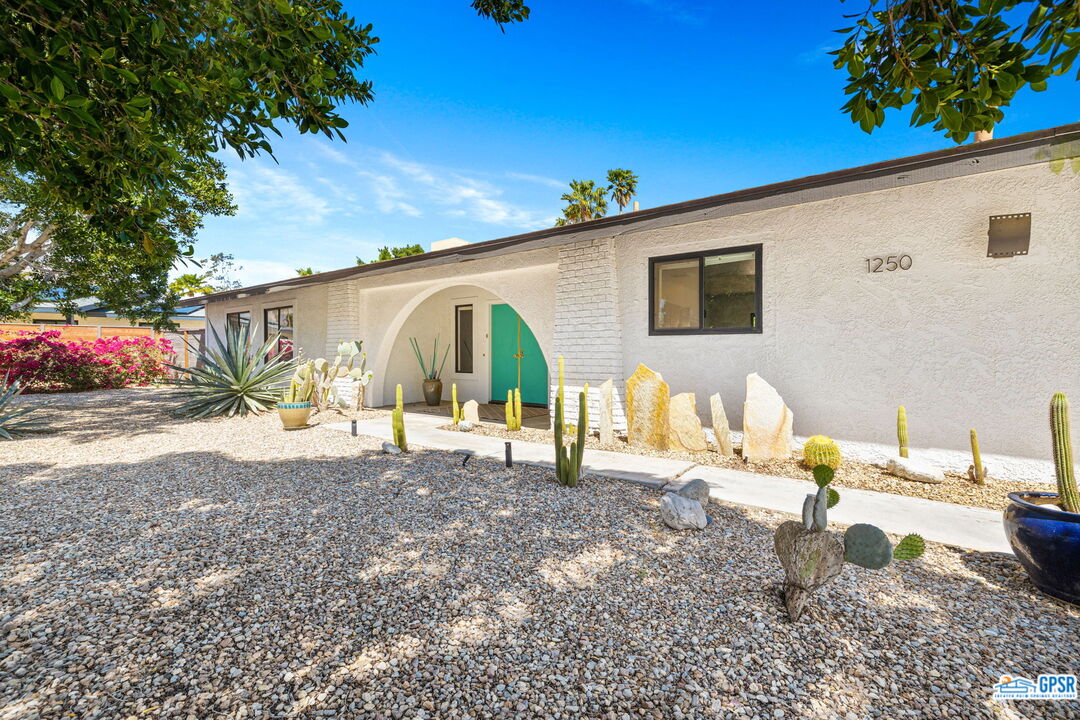 1250 East Delgado Road Palm Springs, CA 92262 - Photo 10 of 35 a backyard of a house with table and chairs