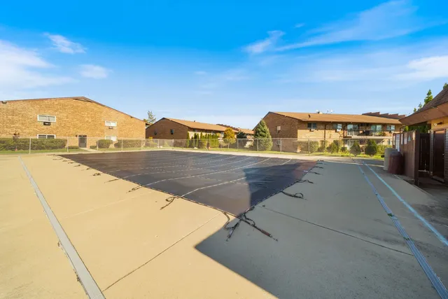 $200,000 | 826 East Old Willow Road, Unit 103, Prospect Heights, IL 60070