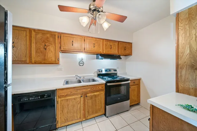 $200,000 | 826 East Old Willow Road, Unit 103, Prospect Heights, IL 60070