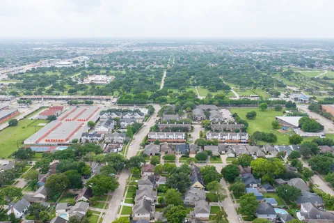 $419,000 | 2218 Ashford Hollow Lane, Houston, TX 77077