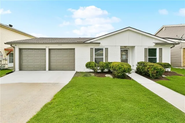 $2,400 | 3112 Primwood Drive, Harvey, LA 70058