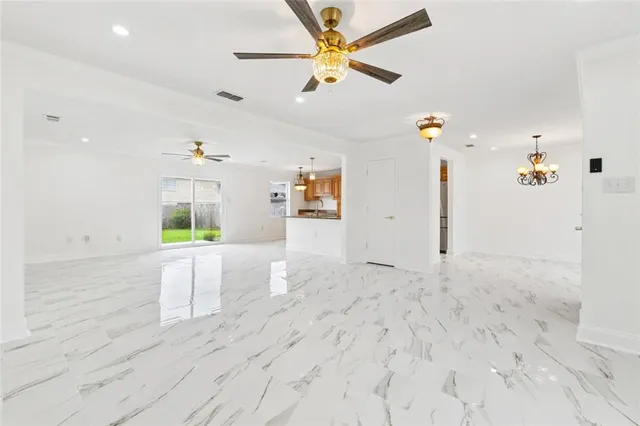 $2,400 | 3112 Primwood Drive, Harvey, LA 70058