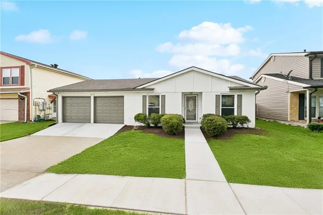 $2,400 | 3112 Primwood Drive, Harvey, LA 70058