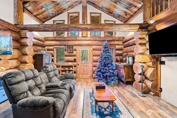 $1,100,000 | 59 Siochanta Drive, Kettle Falls, WA 99141