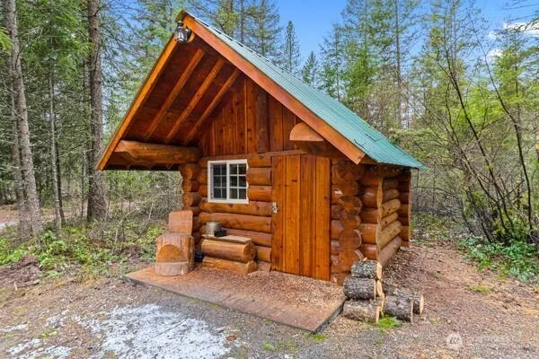 $1,100,000 | 59 Siochanta Drive, Kettle Falls, WA 99141