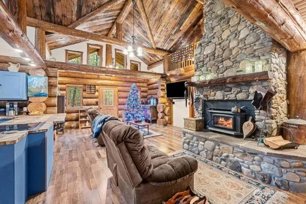 $1,100,000 | 59 Siochanta Drive, Kettle Falls, WA 99141