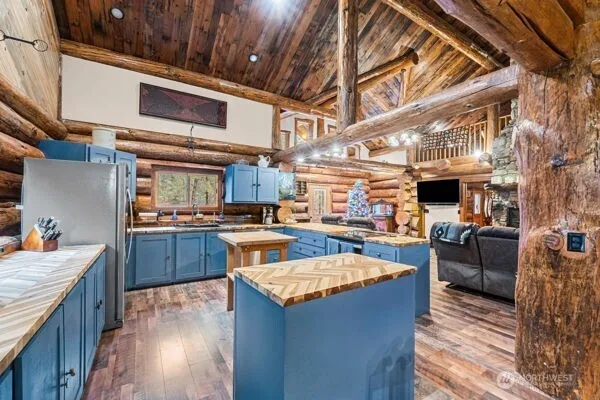 $1,100,000 | 59 Siochanta Drive, Kettle Falls, WA 99141