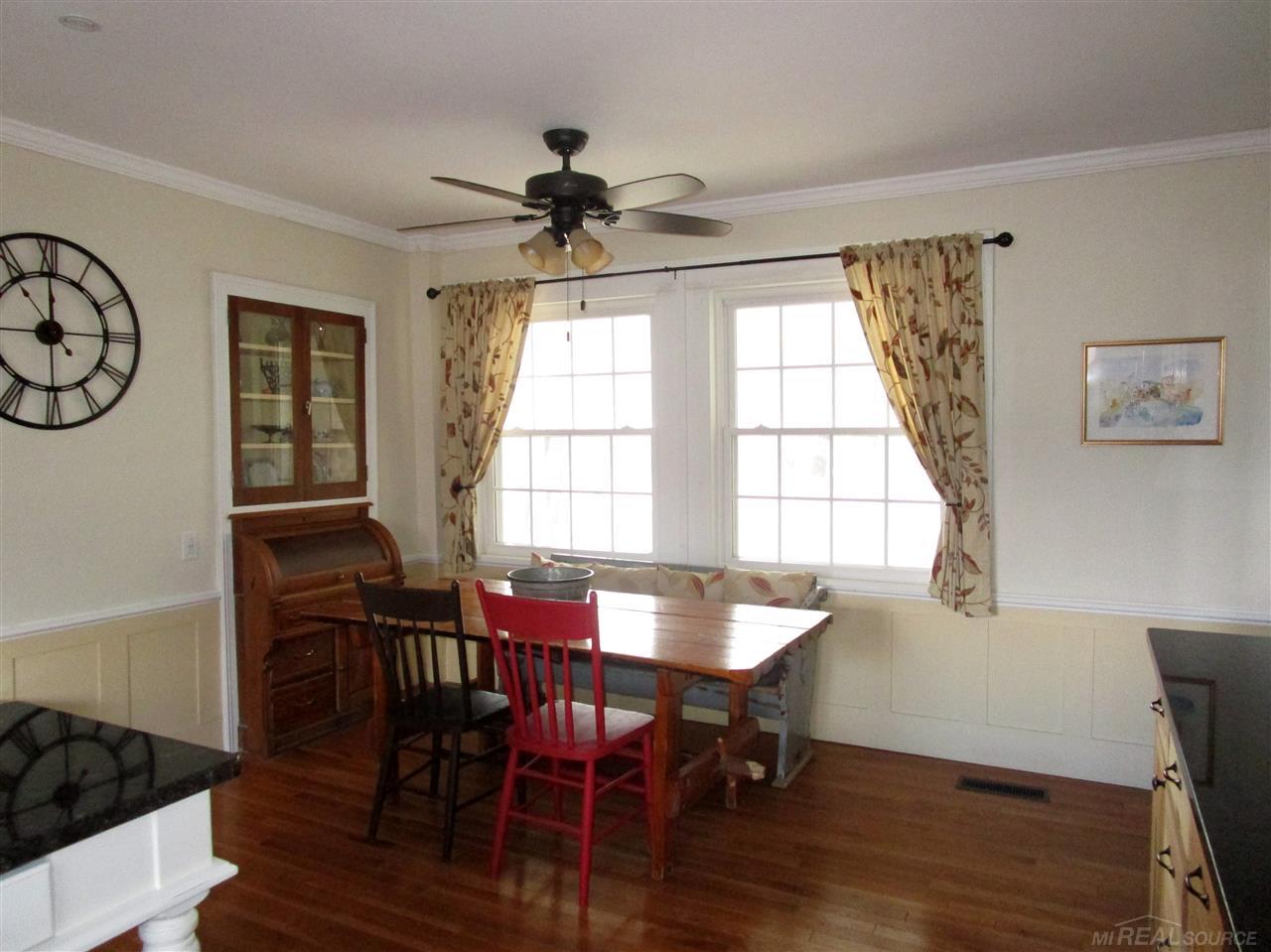 7130 Oakhill Road Clarkston, MI 48348 - Photo 9 of 25 Breakfast nook in kitchen