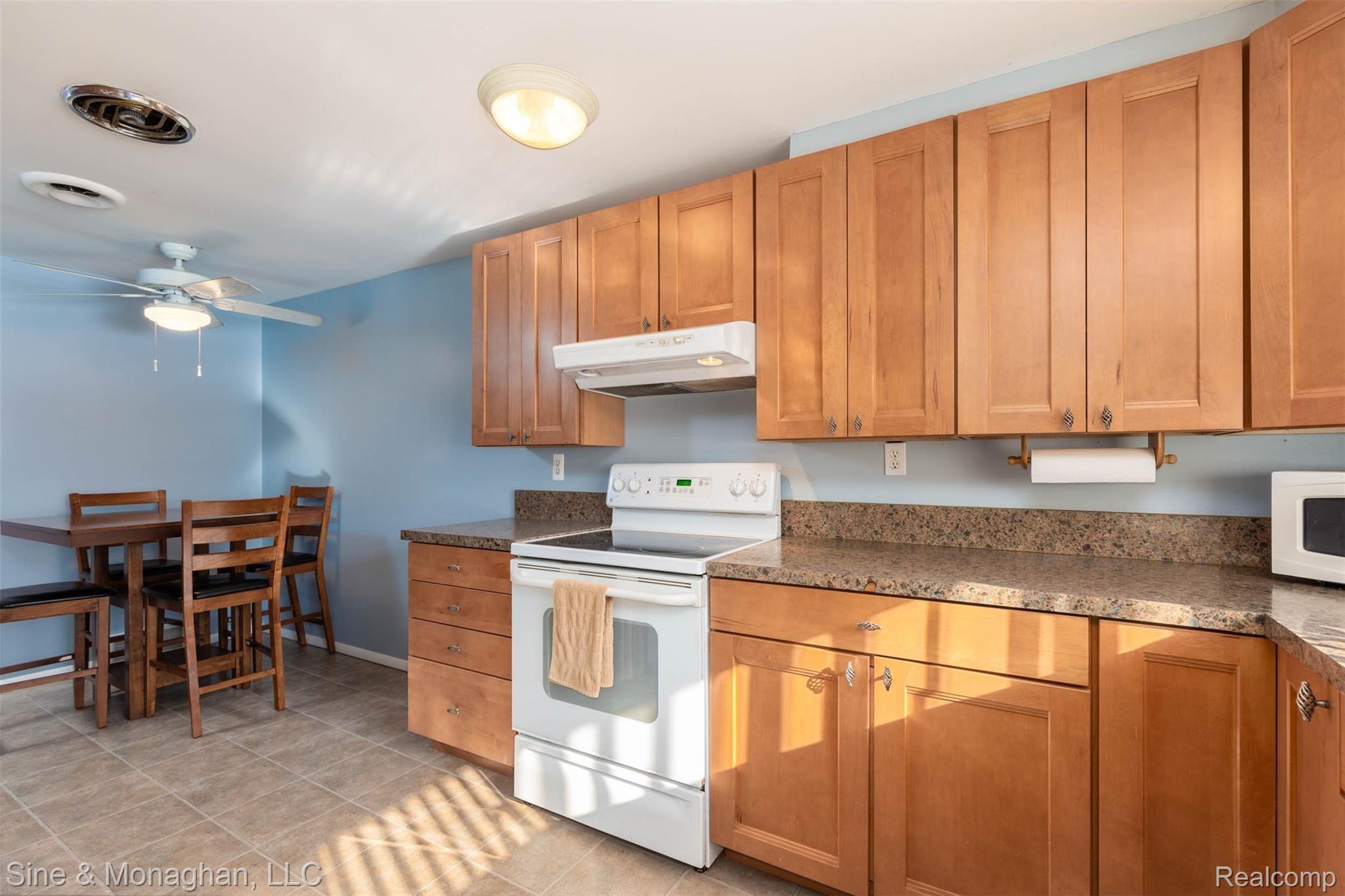 308 North Rochester Road, Unit 9 Clawson, MI 48017 - Photo 6 of 21 Appliances Included