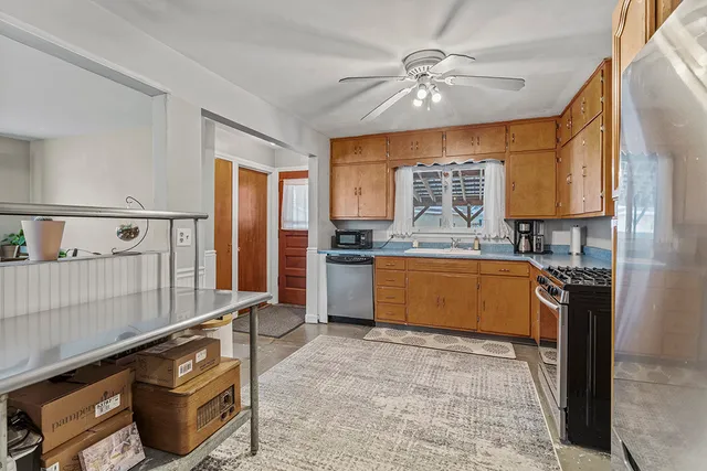 $249,900 | 818 East 11th Street, Lockport, IL 60441