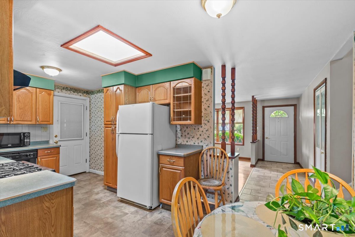 53 Blakeslee Road Wallingford, CT 06492 - Photo 7 of 37
