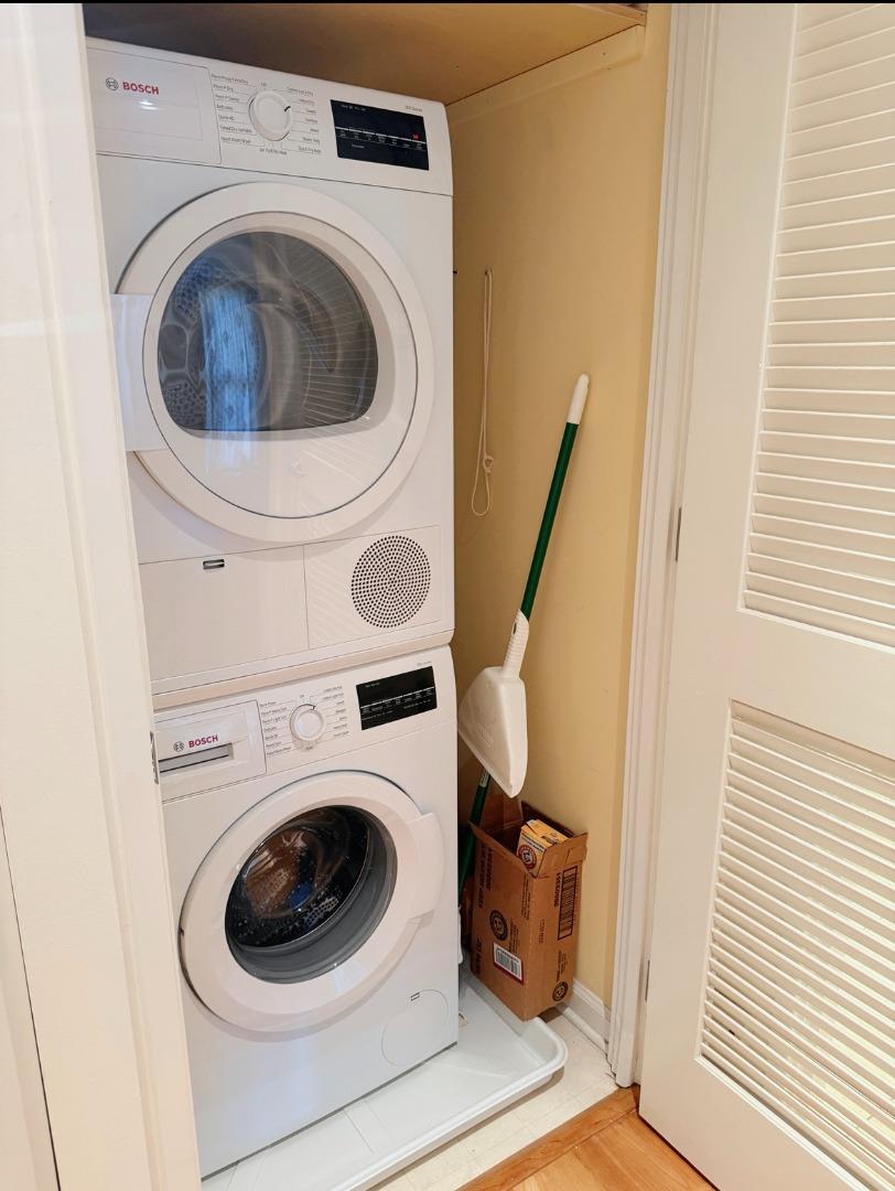 400 Beale Street, Unit 1102 San Francisco, CA 94105 - Photo 13 of 26 a utility room with dryer and washer
