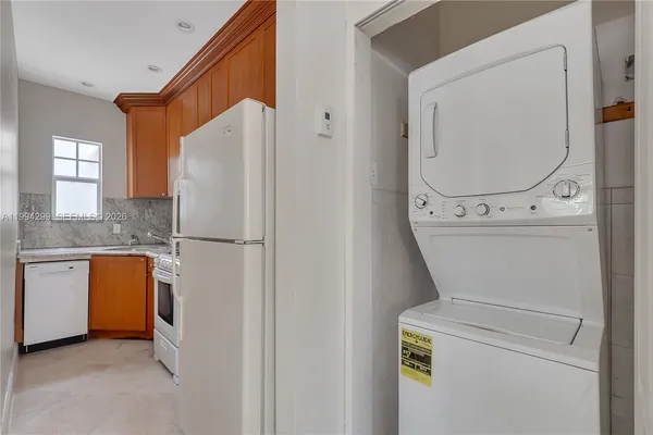 $2,200 | 814 Lenox Avenue, Unit 1, Miami Beach, FL 33139