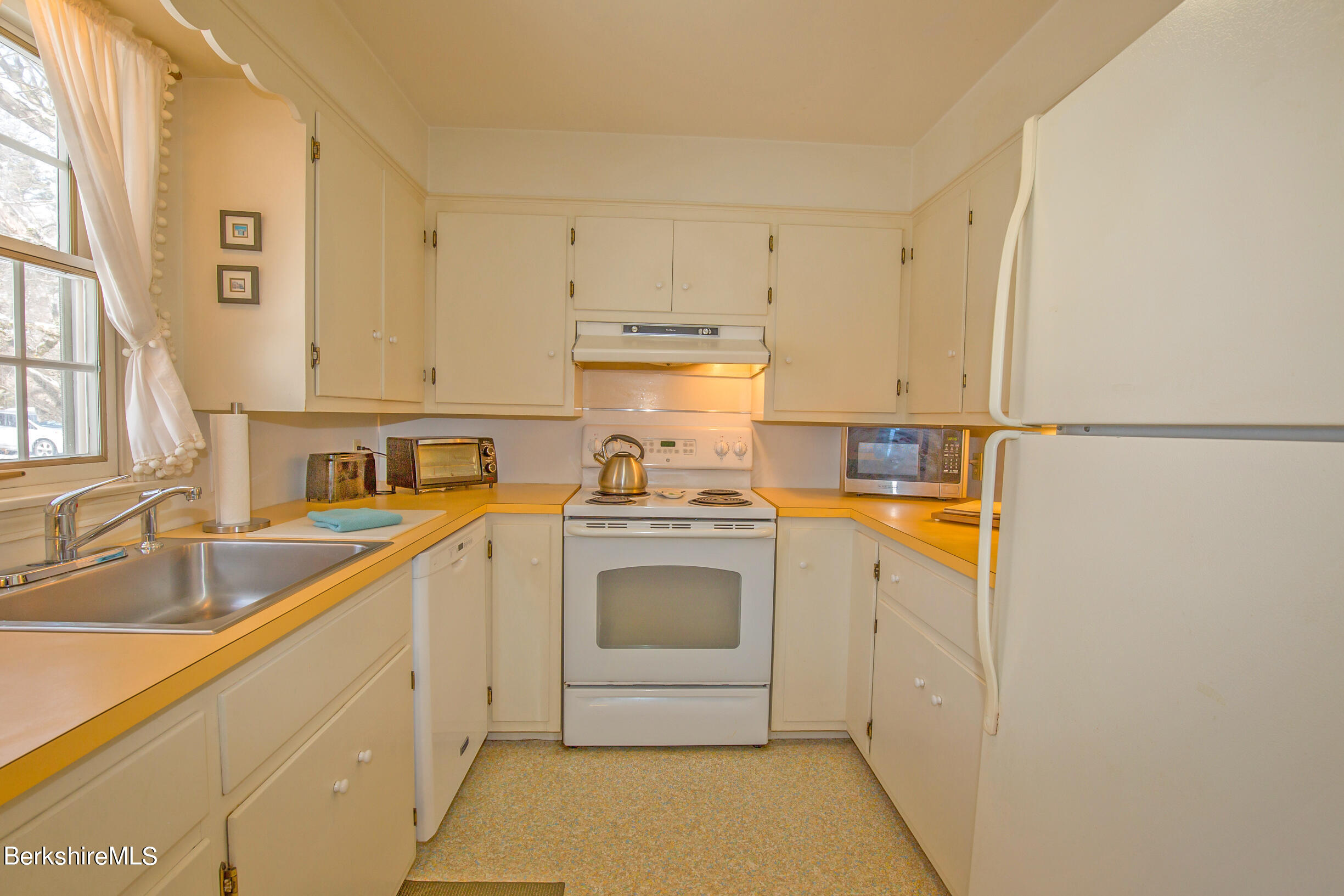60 King William Road Lenox, MA 01240 - Photo 2 of 35 kitchen