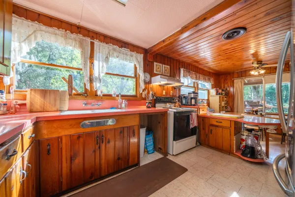 $295,000 | 18841 Lower Salt Creek Road, Lakehead, CA 96051