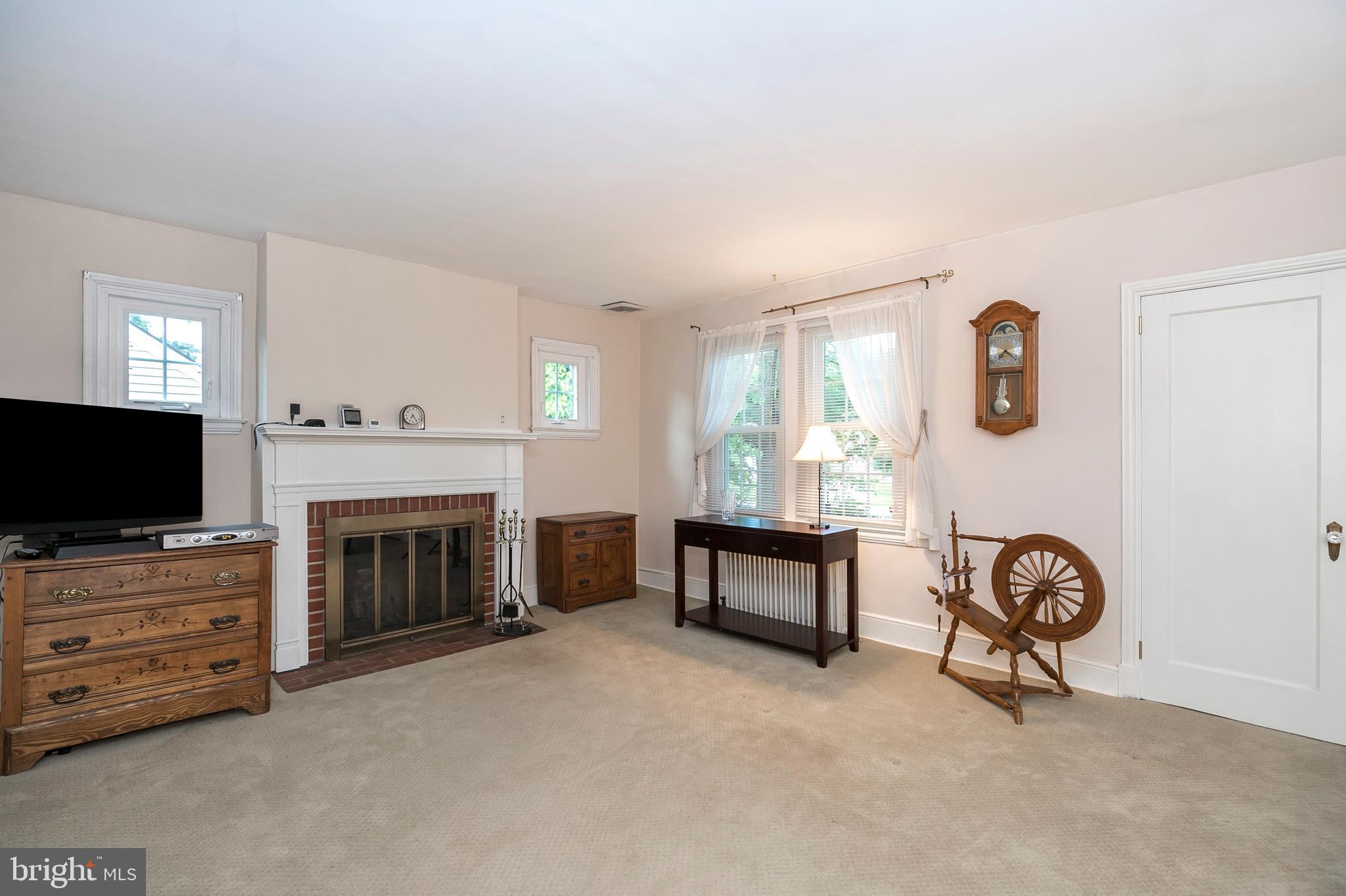 307 South Trooper Road Norristown, PA 19403 - Photo 3 of 28 Gallery Image 3