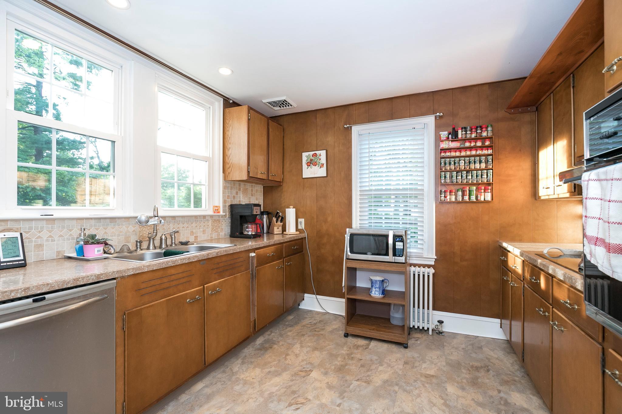 307 South Trooper Road Norristown, PA 19403 - Photo 8 of 28 Gallery Image 8