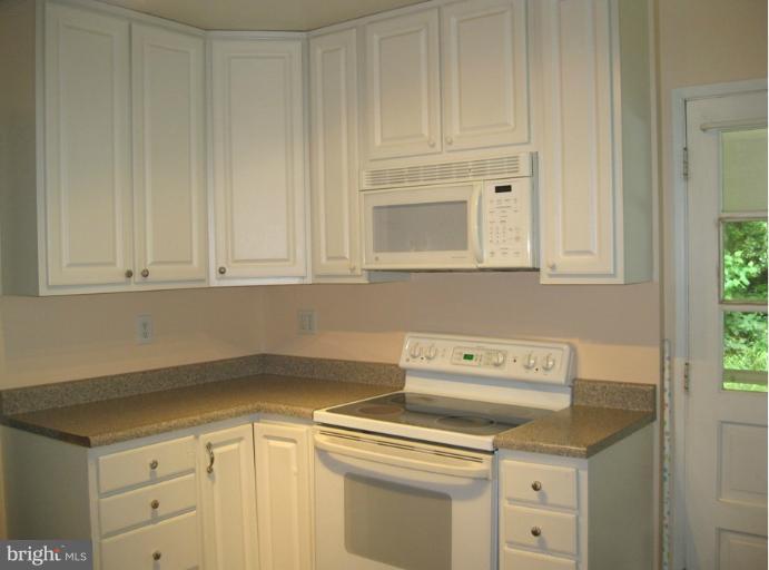 4116 Roberts Road Fairfax, VA 22030 - Photo 2 of 17 Kitchen