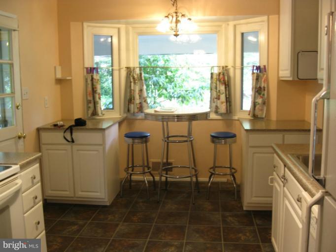 4116 Roberts Road Fairfax, VA 22030 - Photo 11 of 17 Kitchen