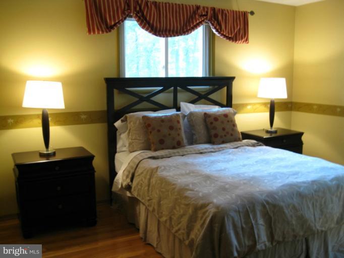 4116 Roberts Road Fairfax, VA 22030 - Photo 13 of 17 Bedroom (Master)