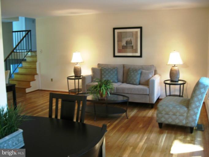 4116 Roberts Road Fairfax, VA 22030 - Photo 3 of 17 Living Room