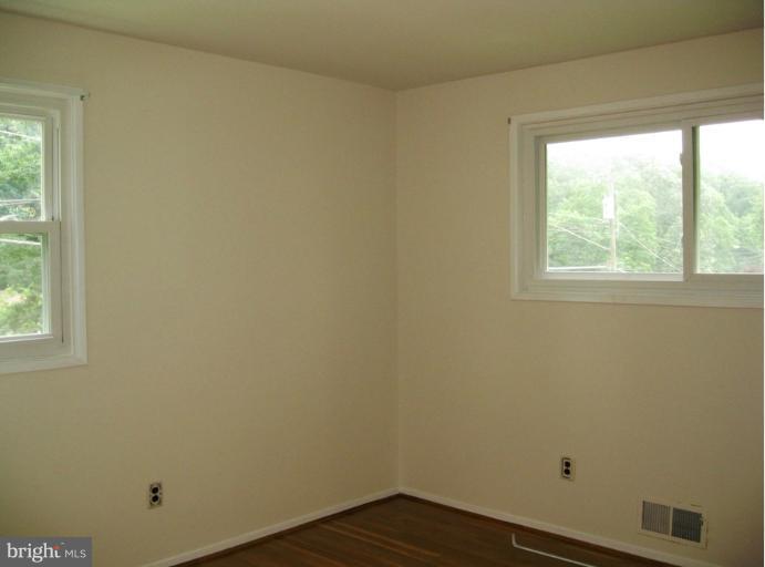 4116 Roberts Road Fairfax, VA 22030 - Photo 10 of 17 Bedroom