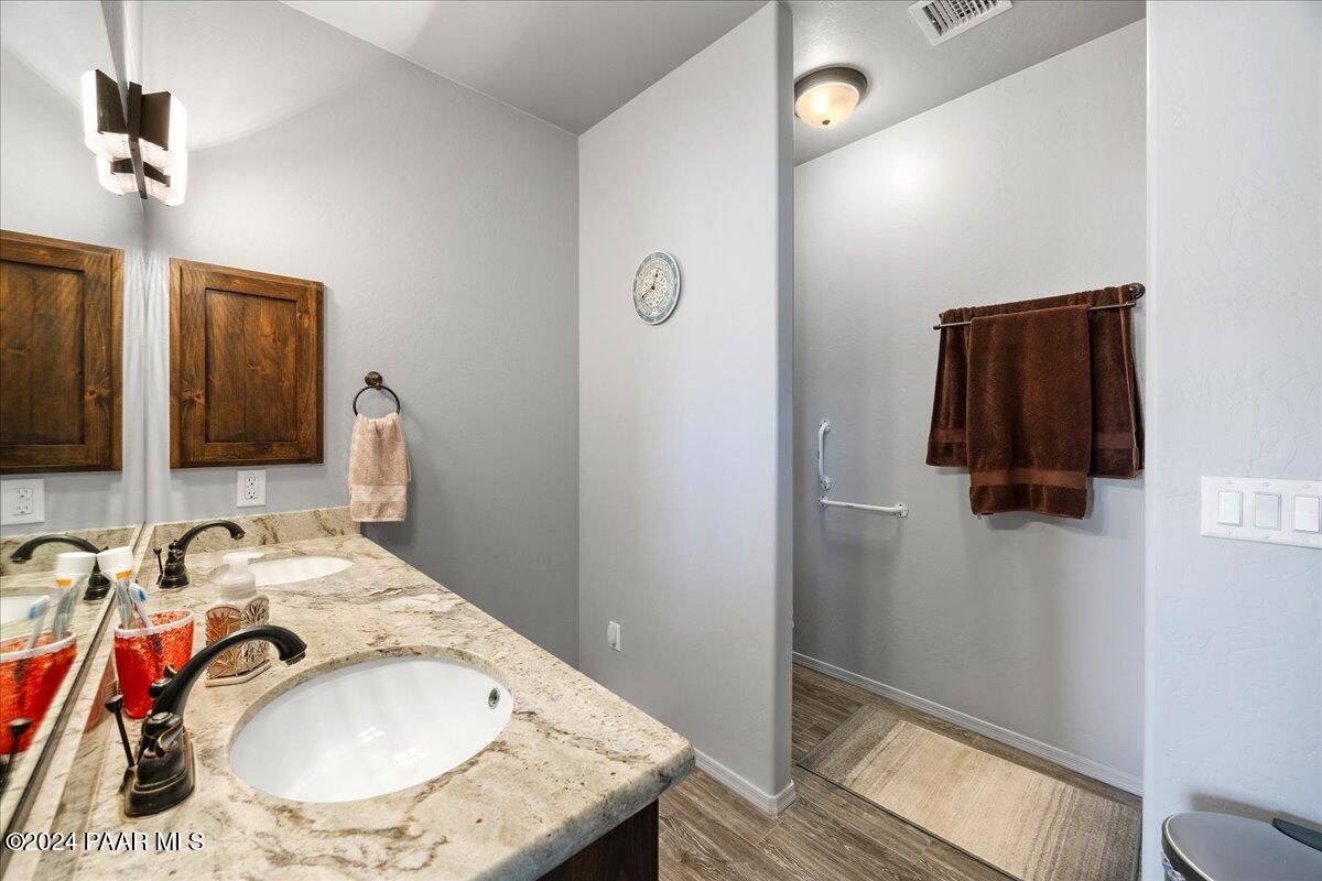 1270 East Cougar Ridge Road Paulden, AZ 86334 - Photo 16 of 36 18-Primary Suite