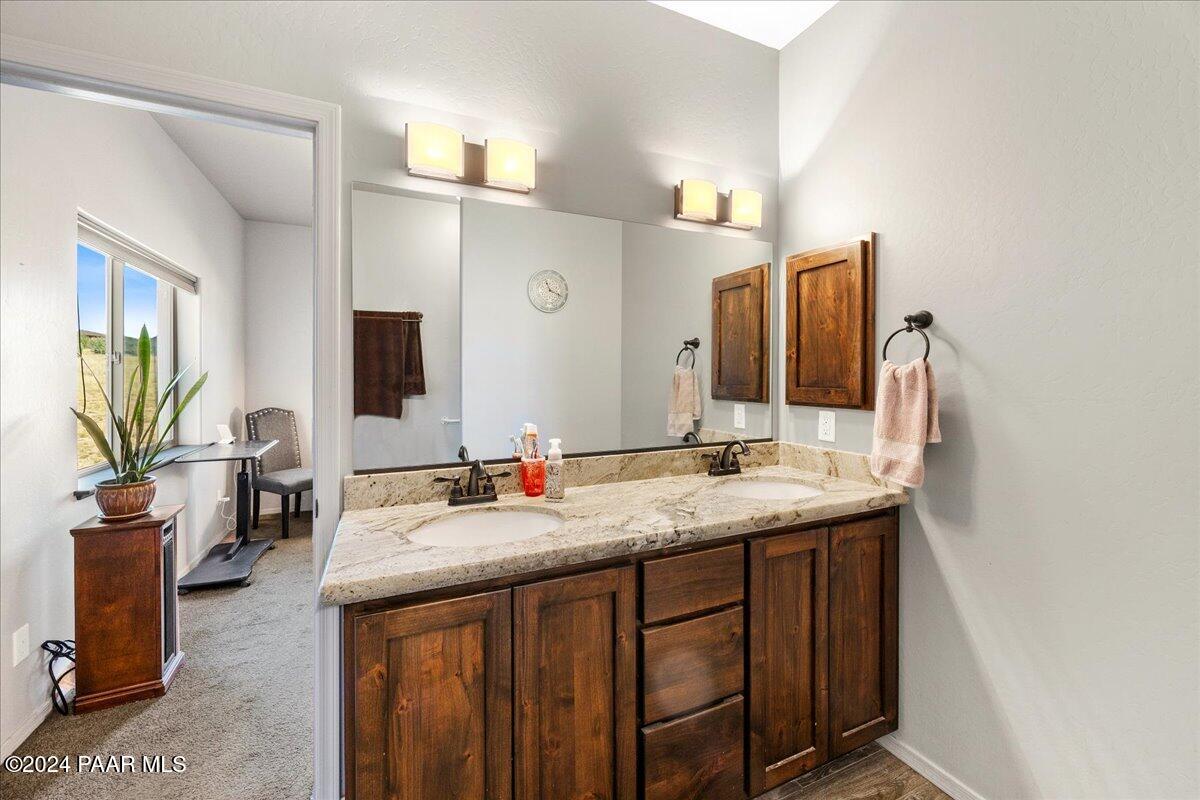 1270 East Cougar Ridge Road Paulden, AZ 86334 - Photo 17 of 36 19-Primary Suite