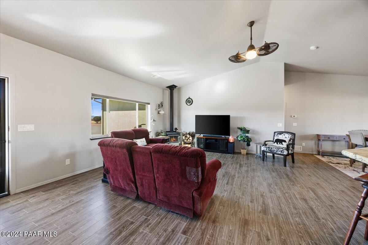 1270 East Cougar Ridge Road Paulden, AZ 86334 - Photo 9 of 36 09-Living Room