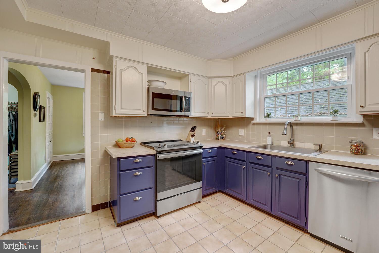 718 Beechwood Road Media, PA 19063 - Photo 6 of 20 Kitchen with View into DR