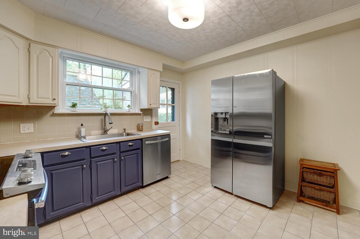 718 Beechwood Road Media, PA 19063 - Photo 7 of 20 Kitchen with Side entrance