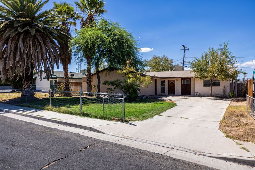 429 Lenore Street Ridgecrest, CA 93555 - Photo 1 of 26 Gallery Image 1
