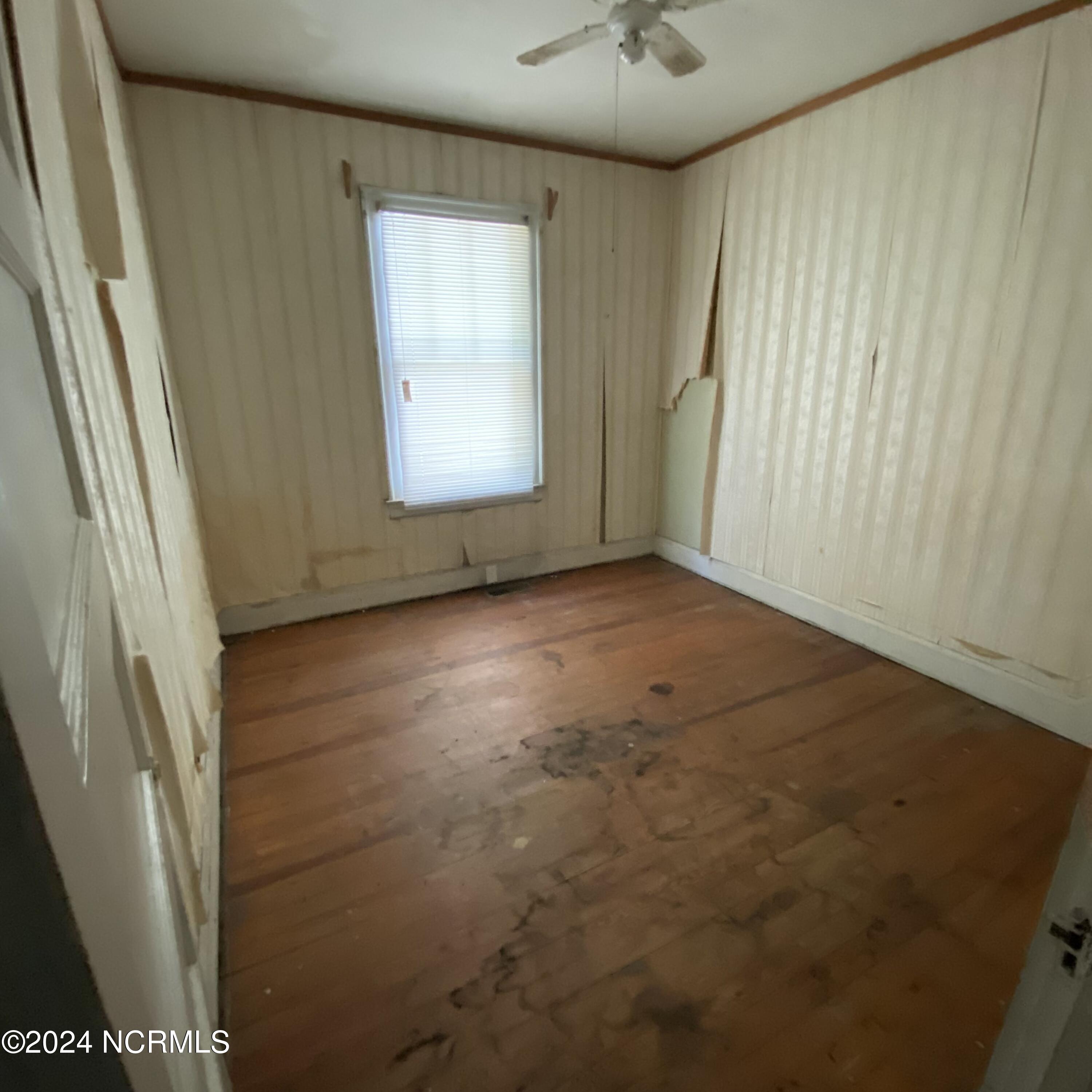 704 Perry Street Kinston, NC 28501 - Photo 16 of 27 IMG_4181