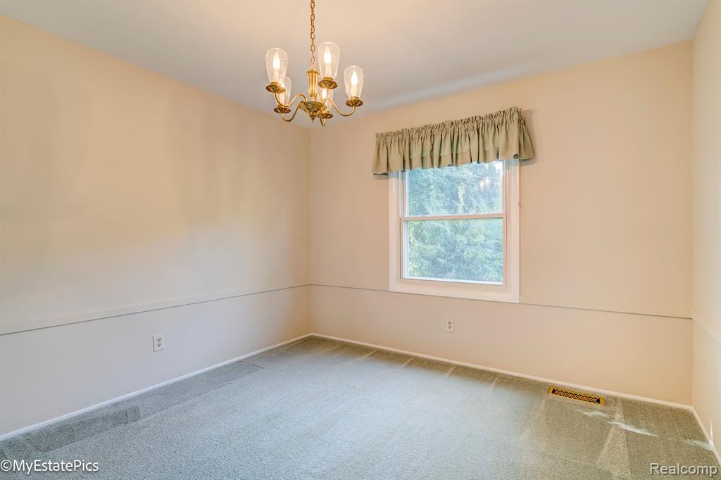 15761 Riverside Street Livonia, MI 48154 - Photo 15 of 62 Gallery Image 15