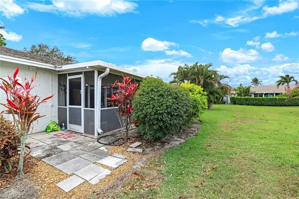 $195,000 | 91 Glades Boulevard, Unit 1652, Naples, FL 34112