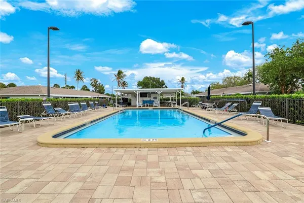 $195,000 | 91 Glades Boulevard, Unit 1652, Naples, FL 34112
