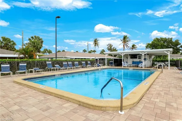 $195,000 | 91 Glades Boulevard, Unit 1652, Naples, FL 34112