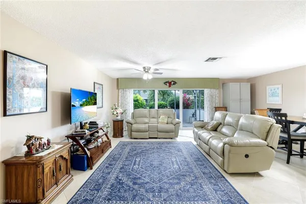 $195,000 | 91 Glades Boulevard, Unit 1652, Naples, FL 34112