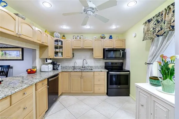 $195,000 | 91 Glades Boulevard, Unit 1652, Naples, FL 34112