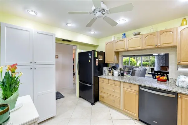 $195,000 | 91 Glades Boulevard, Unit 1652, Naples, FL 34112