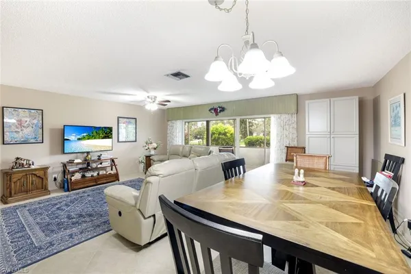 $195,000 | 91 Glades Boulevard, Unit 1652, Naples, FL 34112