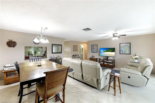 $195,000 | 91 Glades Boulevard, Unit 1652, Naples, FL 34112